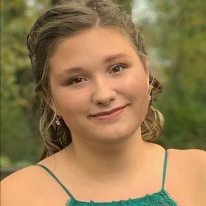 Meet your Posher, Chloe